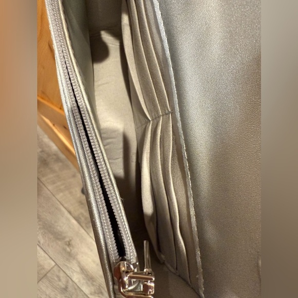 STUDIO BADGLEY MISCHKA Bag Special Occasion Silver Chain Crossbody Purse - Picture 4 of 5